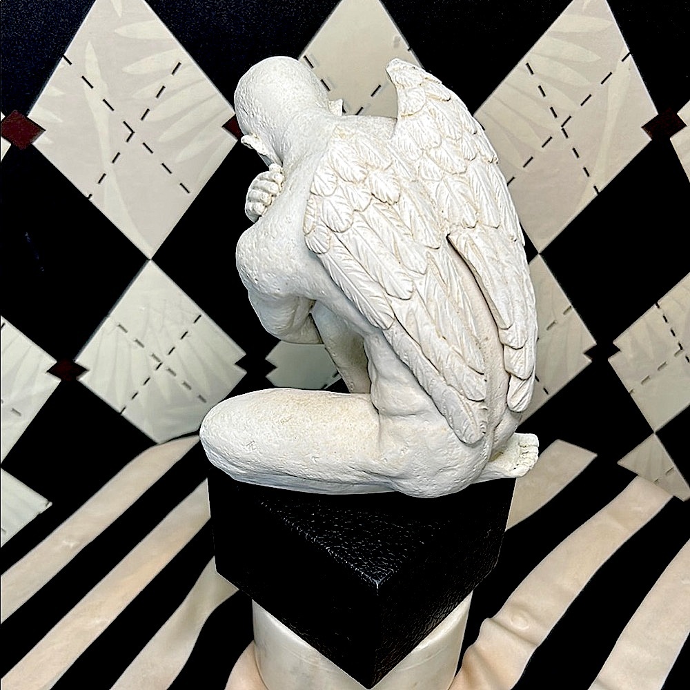 Vitruvian Weeping Angel Sculpture – Pensive Angel Inspired by da Vinci | TMS - Picture 12 of 17